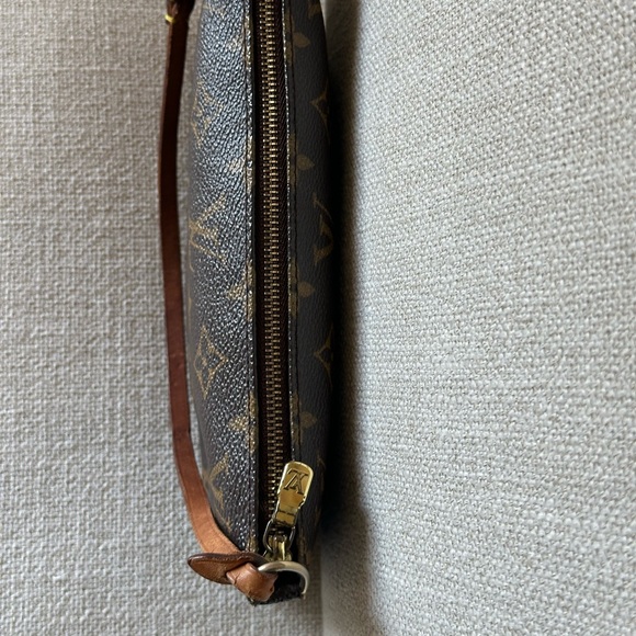 🌹Beautiful Louis Vuitton Pochette Accessories🌹 - Picture 4 of 17